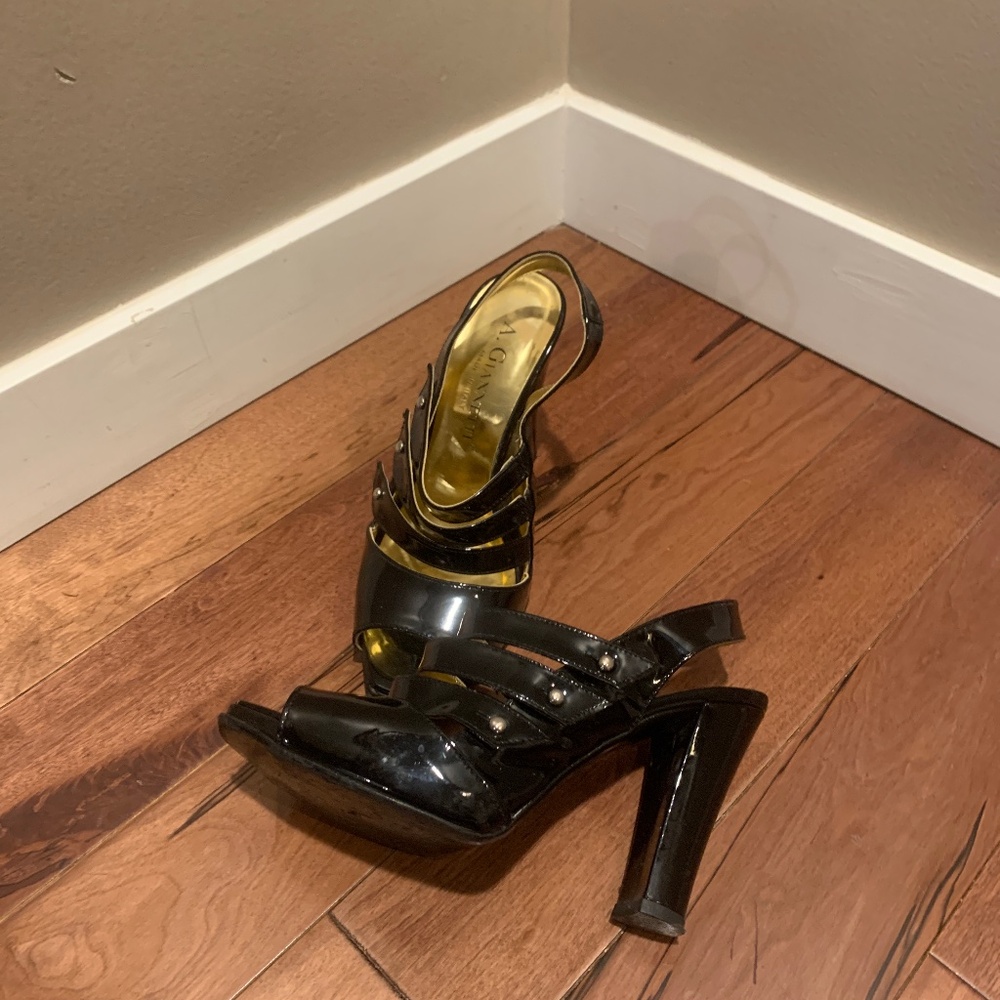 Black patent leather pumps Sling back size 6